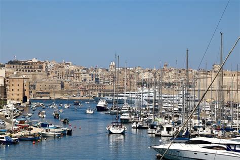 ferry from valletta to birgu.